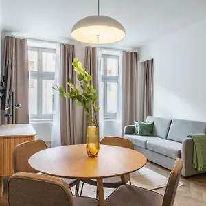 Limehome Halkova Praga
