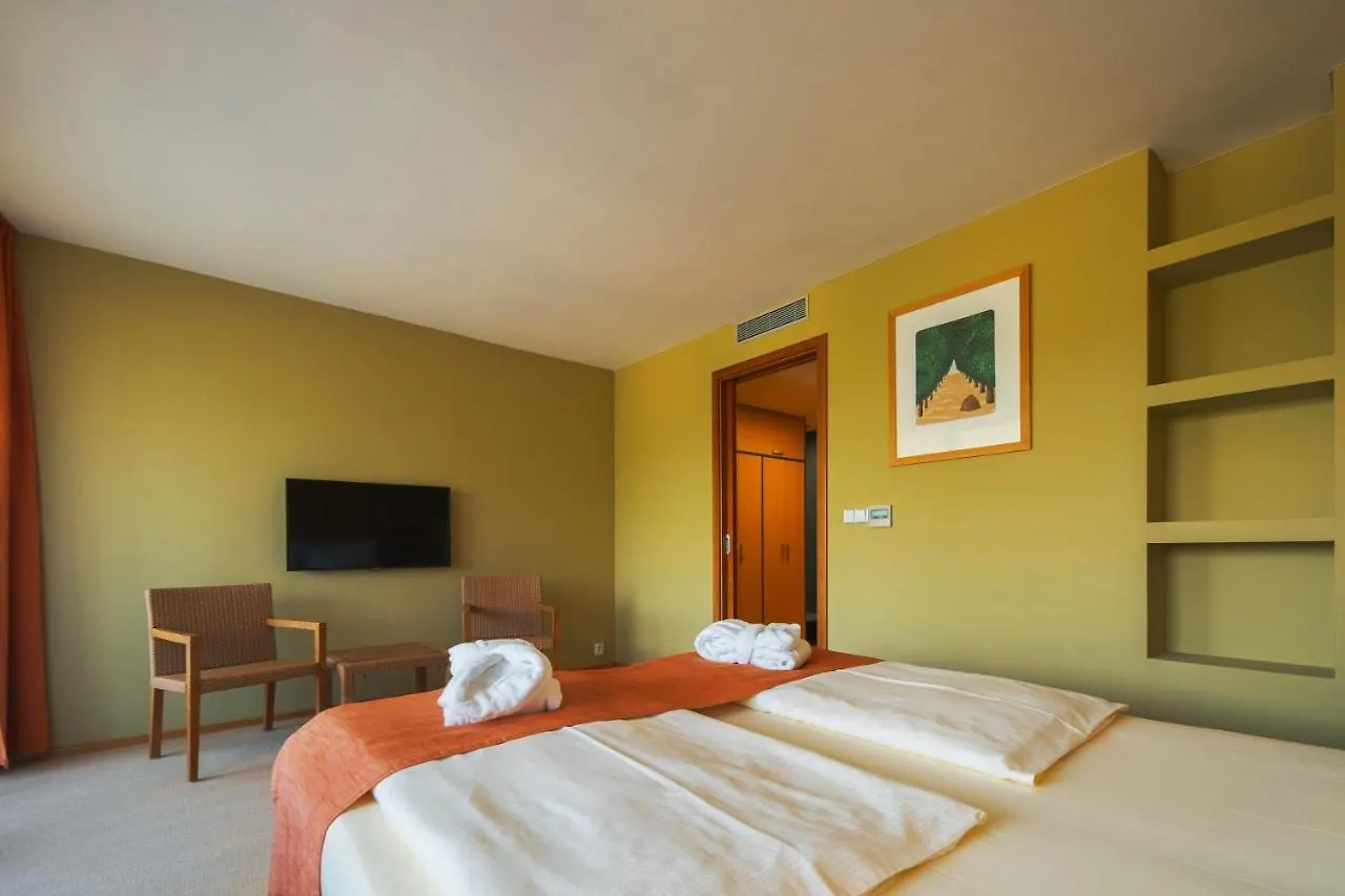 Park Holiday Congress & Wellness Hotel Prague